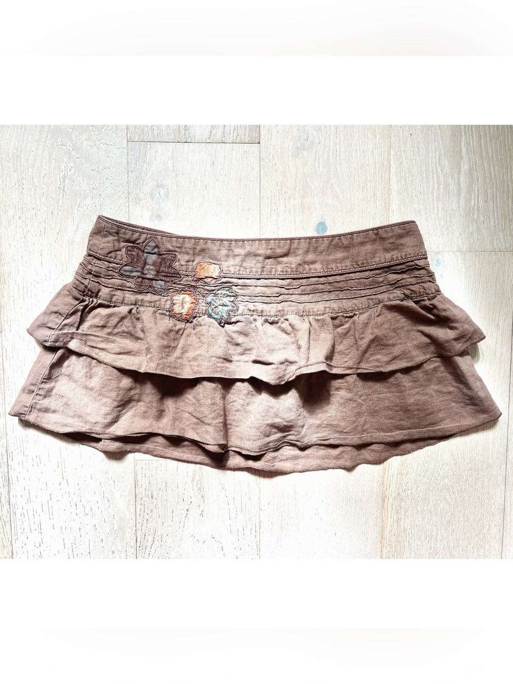 2005 Vintage Garage | Embroidered Floral Tiered Ruffle Mini Skirt - Picture 5 of 8